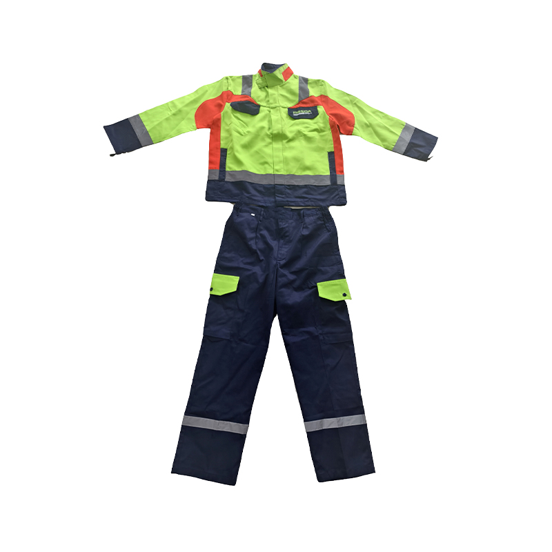 How can labor protection clothing balance safety and comfort?